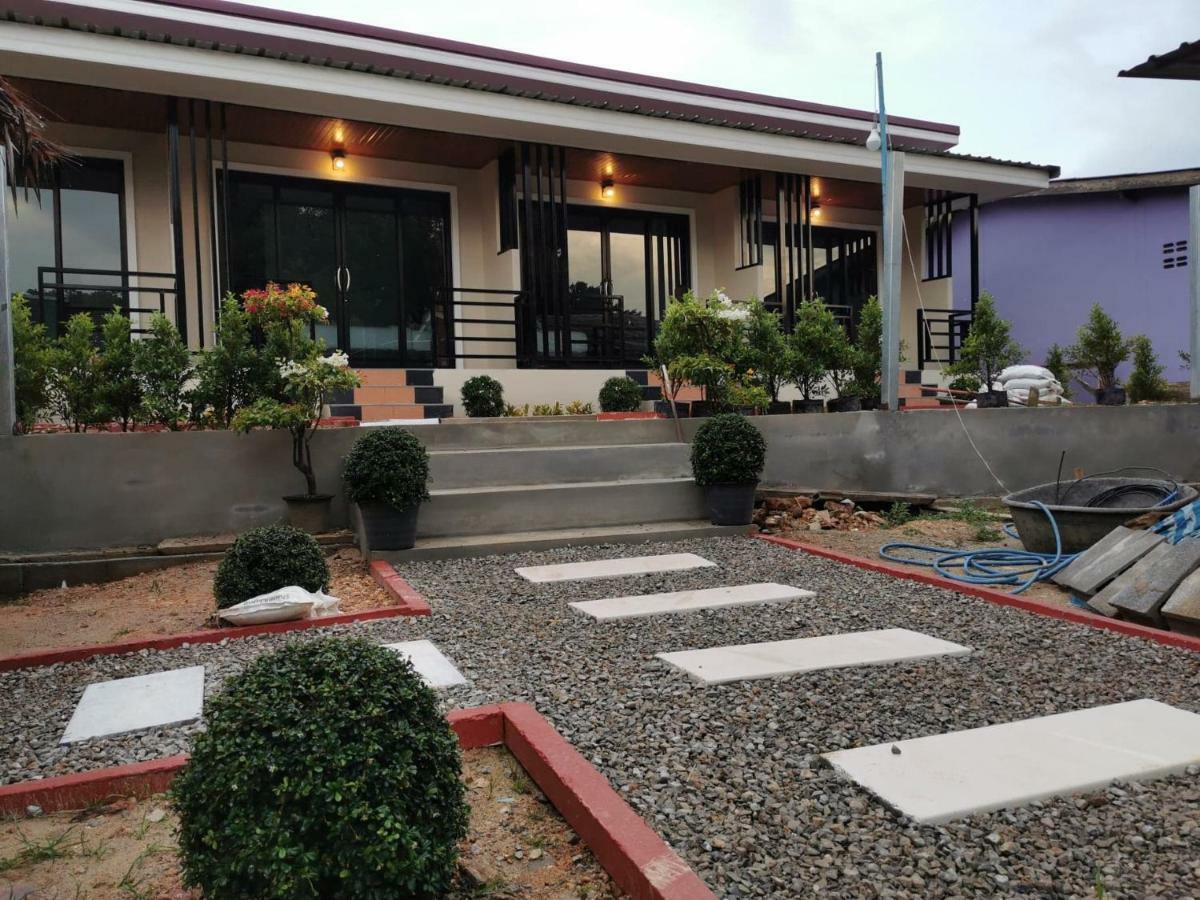 ホテルLaila​ Place Ko Lanta エクステリア 写真